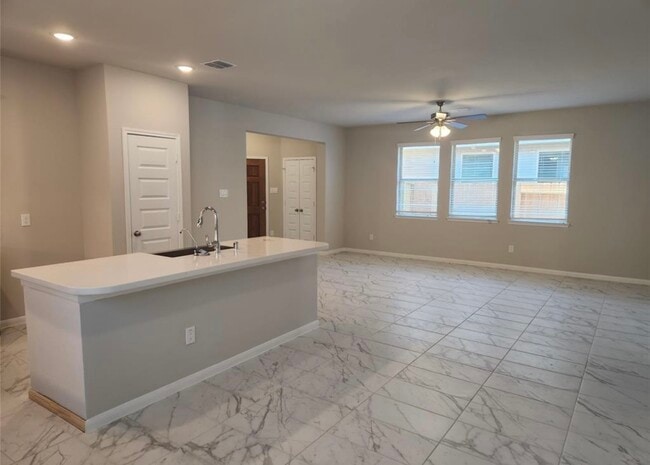 9411 Hard Rock Rd in Conroe, TX - Foto de edificio - Building Photo