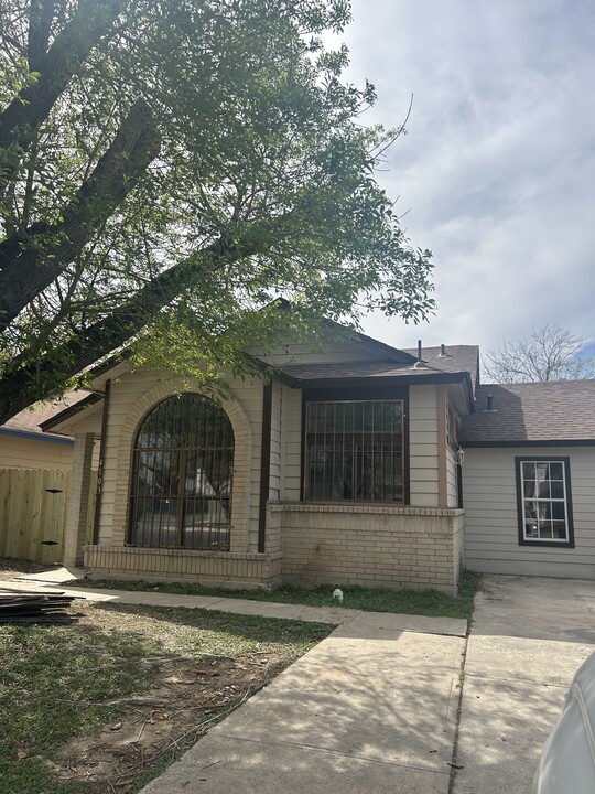 4103 Mystic Sunrise Dr in San Antonio, TX - Building Photo