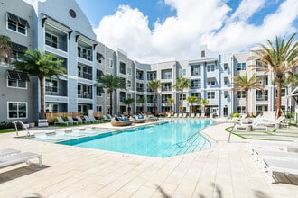 Prime in Kissimmee, FL - Foto de edificio - Building Photo