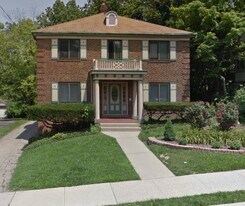 572 Howell Ave, Unit 1 in Cincinnati, OH - Building Photo
