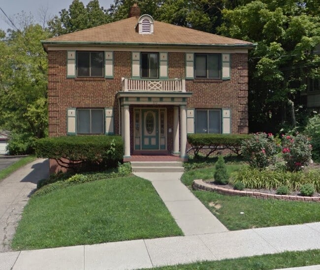572 Howell Ave, Unit 1