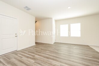 209 Wild Daisy Wy in La Vergne, TN - Foto de edificio - Building Photo