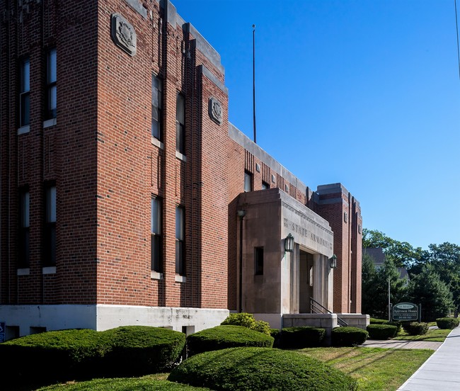 Retro 511 in West Haven, CT - Foto de edificio - Building Photo