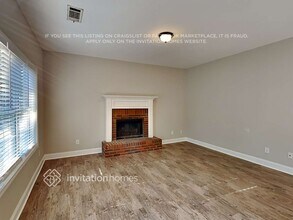 6268 Cove Creek Dr in Flowery Branch, GA - Foto de edificio - Building Photo