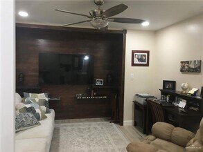 700 Fern Ave W, Unit 5 in McAllen, TX - Building Photo - Building Photo