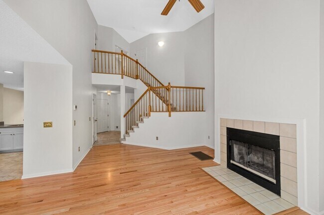 4 Knollwood Ct in Burlington, MA - Building Photo - Building Photo