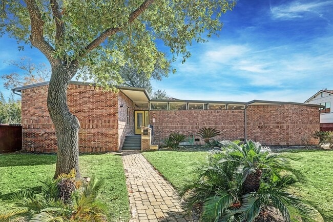 12903 Figaro Dr in Houston, TX - Foto de edificio - Building Photo