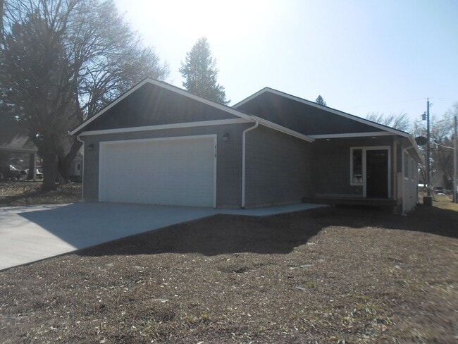 property at 618 E Crawford St