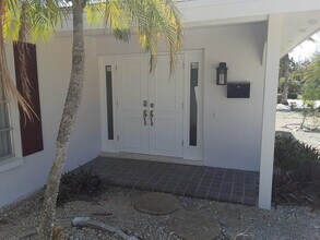 1666 Sabal Palm Dr in Sanibel, FL - Building Photo - Building Photo