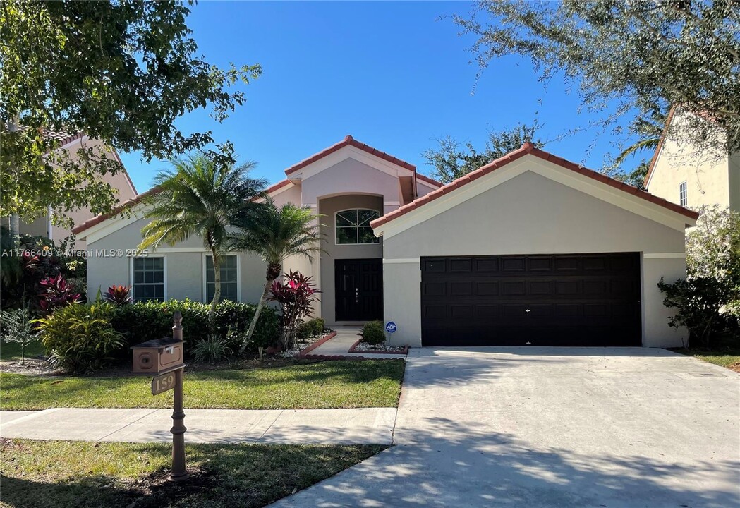 159 Cameron Ct in Weston, FL - Building Photo