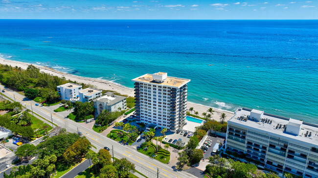 2066 N Ocean Blvd in Boca Raton, FL - Building Photo - Building Photo