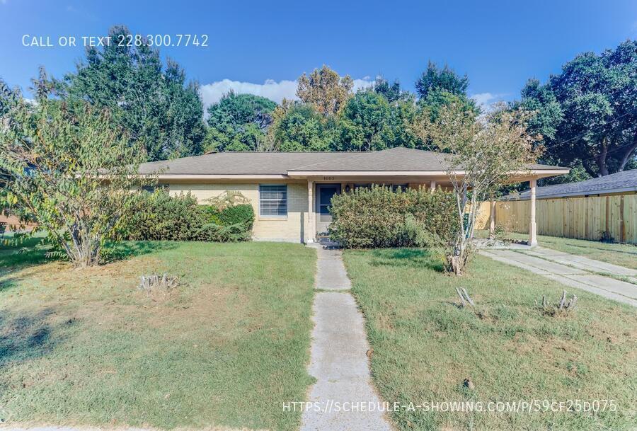 1003 Wilson Dr in Gulfport, MS - Building Photo