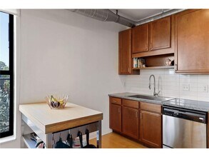 15 E Franklin Ave in Minneapolis, MN - Foto de edificio - Building Photo