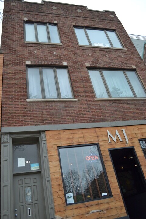 912 N Western Ave in Chicago, IL - Building Photo