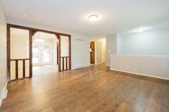 515 S Adams St in Raymore, MO - Building Photo - Building Photo