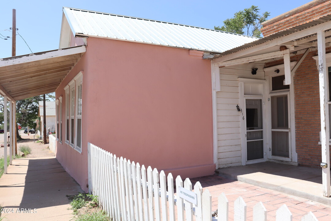 316 E Toughnut St in Tombstone, AZ - Foto de edificio