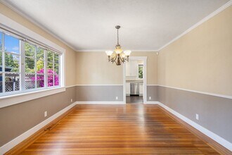 3229 Central Ave in Alameda, CA - Building Photo - Building Photo