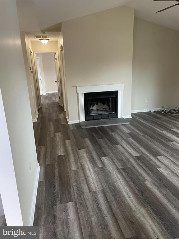 404 Atlanta Court in Washington Township, NJ - Building Photo - Building Photo