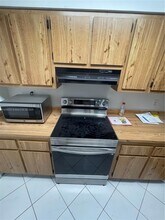10041 Winding Lake Rd in Sunrise, FL - Building Photo - Building Photo