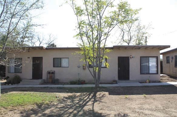 1396 Detroit St in Norco, CA - Foto de edificio