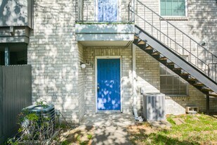 9700 Leawood Blvd in Houston, TX - Building Photo