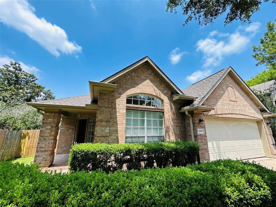 1219 Oak Canyon Ln in Richmond, TX - Building Photo