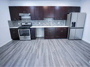 818 S 12th St in Newark, NJ - Foto de edificio - Building Photo