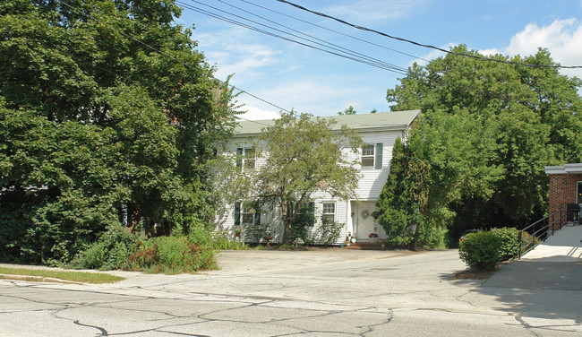 77 Elm St in Milford, NH - Building Photo - Building Photo