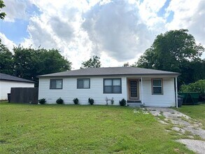 3809 Patman St in Lancaster, TX - Building Photo - Building Photo