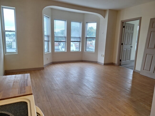 464 Howe Ave, Unit 3B in Shelton, CT - Foto de edificio - Building Photo