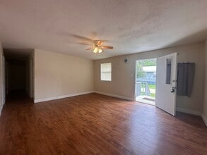 217 SE Second St in Cross Plains, TX - Building Photo - Building Photo