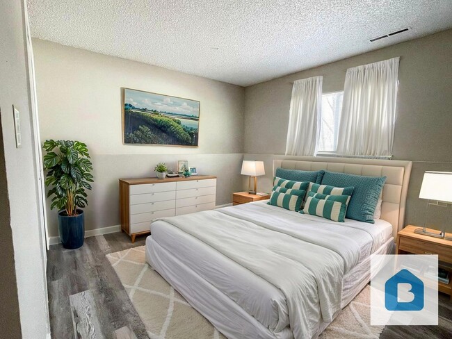 property at 435 W Van Buren St