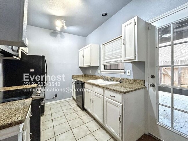 8655 Datapoint Dr in San Antonio, TX - Building Photo - Building Photo