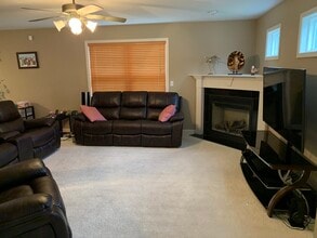 11005 N Waterton in Dunlap, IL - Foto de edificio - Building Photo