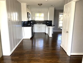 704 Scurlock St in Grandview, TX - Building Photo - Building Photo