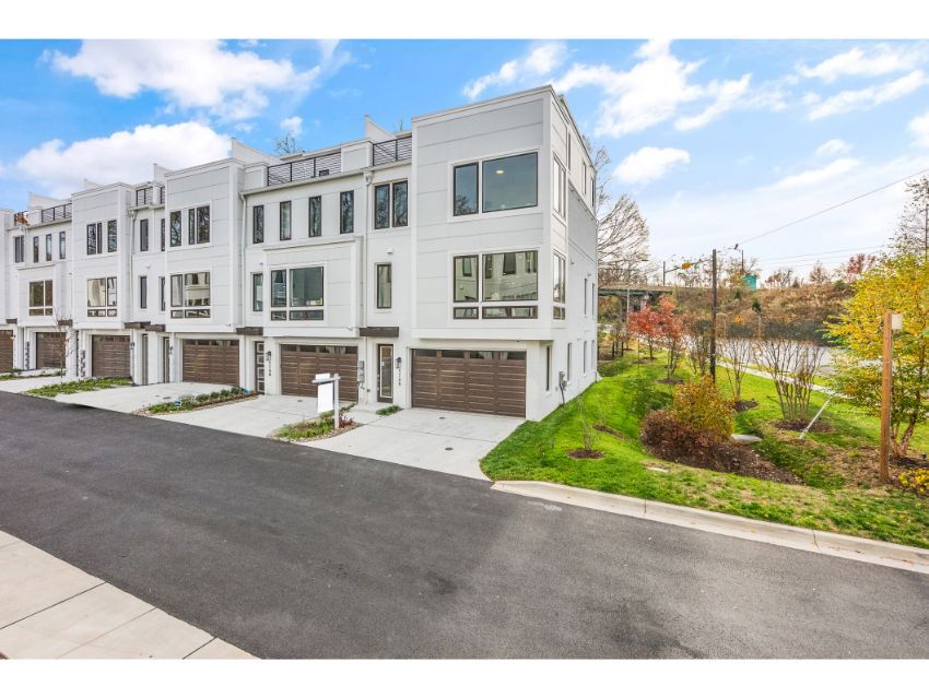 3740 Glenmoor Reserve Ln in Chevy Chase, MD - Building Photo