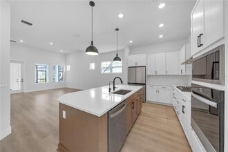 7267 Kodiak Ln in Sarasota, FL - Foto de edificio - Building Photo