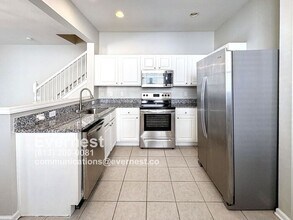 26541 Castleview Way in Wesley Chapel, FL - Building Photo - Building Photo
