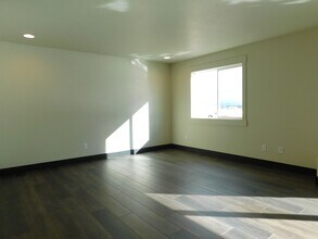 785 Lake Francis Dr in Kalispell, MT - Building Photo - Building Photo