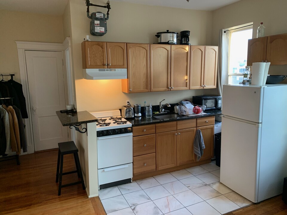 1083 Commonwealth Ave, Unit 19 in Boston, MA - Building Photo