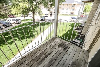 Cherrywood Apartments in Lincoln, NE - Building Photo - Building Photo