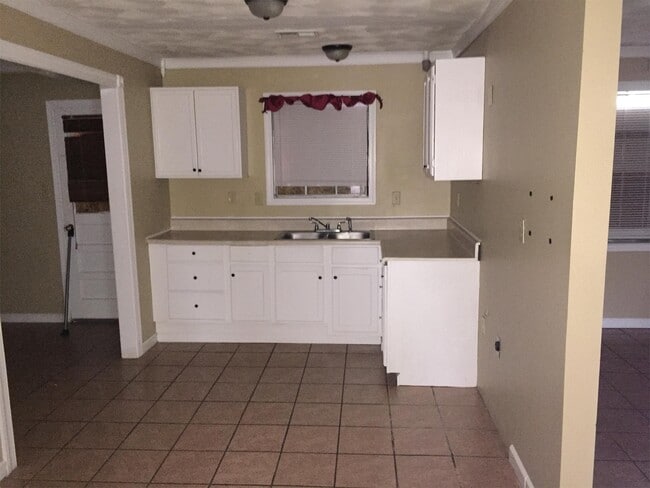 3895 St Elmo Ave in Memphis, TN - Building Photo - Building Photo