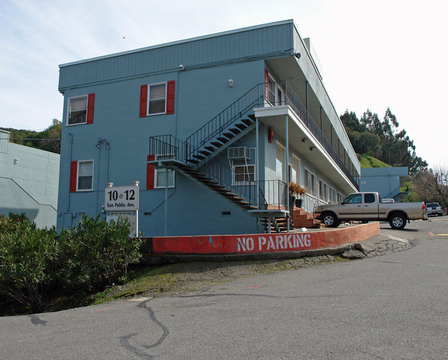 Redwood Highways Apartments in San Rafael, CA - Foto de edificio - Building Photo