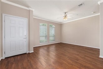 August 2026 Pre-lease! Gorgeous 4 Bed, 4.5 Bath in Beautiful Lakeridge! in College Station, TX - Building Photo - Building Photo