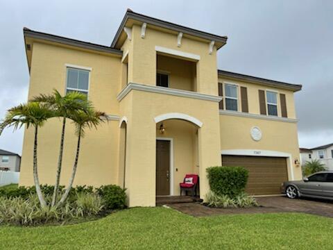 7387 NW Greenspring St in Port St. Lucie, FL - Foto de edificio