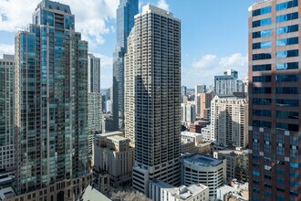 30 E Huron St in Chicago, IL - Building Photo - Building Photo