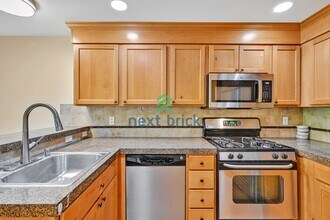 5204 Delridge Wy SW in Seattle, WA - Building Photo - Building Photo