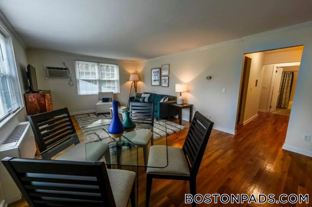 11 Captain Parker Arms in Lexington, MA - Building Photo