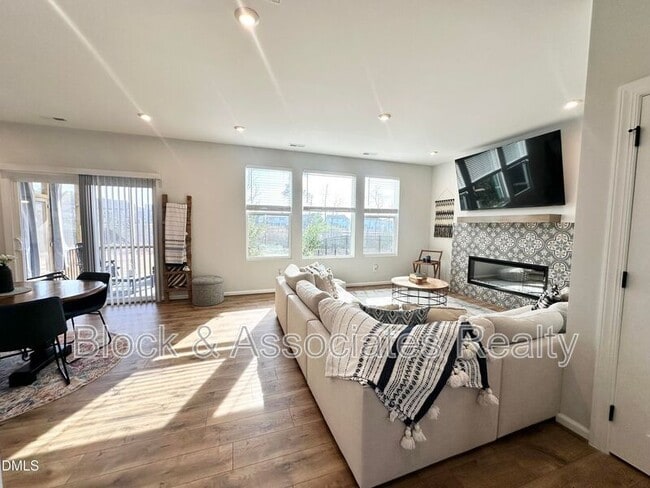 99 Daybreak Way in Fuquay Varina, NC - Building Photo - Building Photo