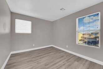 7931 Severn Valley St in Las Vegas, NV - Building Photo - Building Photo